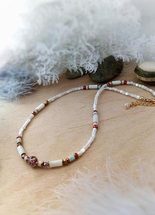 Чокер колье ожерелье светится перламутр белый бежевый гематит камень яшма хрусталь на подарок