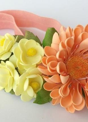 Повязка для девочки с персиковым хризантемами и адонисами