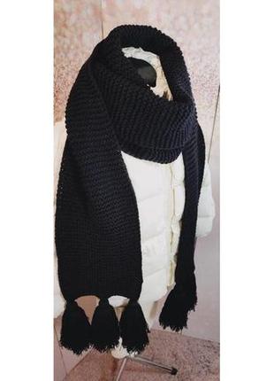 Об'ємний шарф ручної в'язки з довгими китицями6 фото