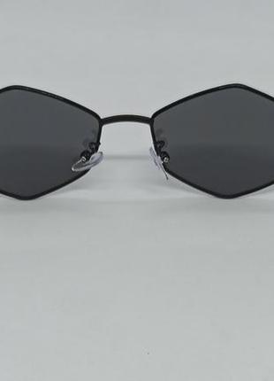 Очки в стиле celine женские солнцезащитные ромбовидные черные в черном металле7 фото