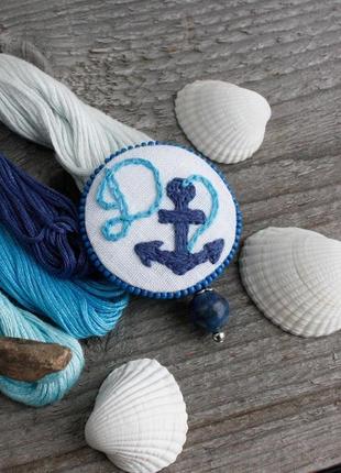 Синяя брошь якорь именная морская брошка бохо с лазуритом именной подарок для девушки5 фото