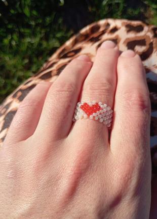 Каблочка из бисера с сердечком