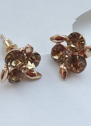 Сережки цвяшки квітки з коньячними кристалами в позолоті з ефектом 3-d