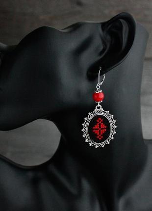 Червоні чорні сережки з натуральним коралом українські прикраси під вишиванку з ручною вишивкою2 фото