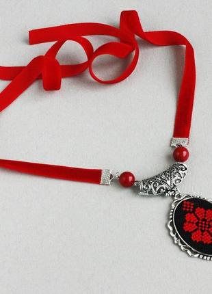 Красные черные серьги с натуральным кораллом украинские украшения под вышиванку с ручной вышивкой7 фото