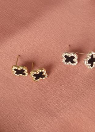 Сережки ван кліф клевер конюшина емаль з камінчиками. срібляста і золотиста основа....