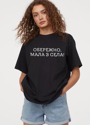 Черная женская футболка