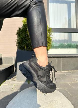 Женские черные базовые, легкие и стильные кроссовки из экокожи6 фото