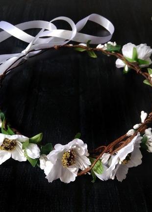 Ніжний білий вінок на голову з квітами та ягодами вінок для волосся3 фото