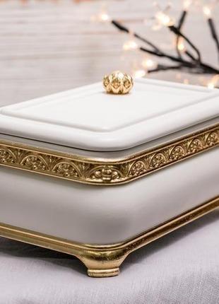 Коробочка для прикрас із позолотою «gold & white» шкатулка з гравіюванням на подарунок