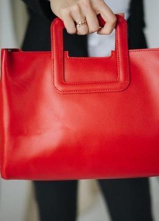 Женская сумка с съемным плечевым ремнем из натуральной кожи красного цвета2 фото