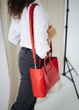 Женская сумка с съемным плечевым ремнем из натуральной кожи красного цвета5 фото