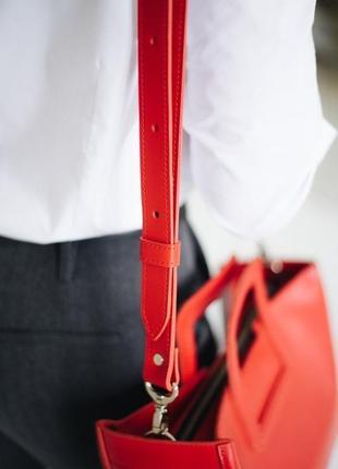 Женская сумка с съемным плечевым ремнем из натуральной кожи красного цвета4 фото