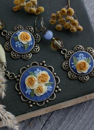 Синее желтое колье чокер на бархатной ленте украинские украшения под винтаж с розами6 фото