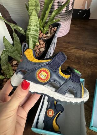 Дитячі босоніжки нові 22 хлопчику чи дівчинці