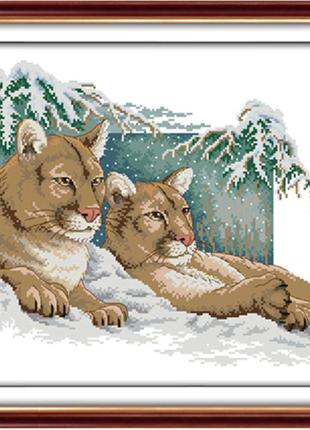 Набір для вишивання за нанесеною на канву схемою "pumas in the snow". aida 14ct printed 45*38 см