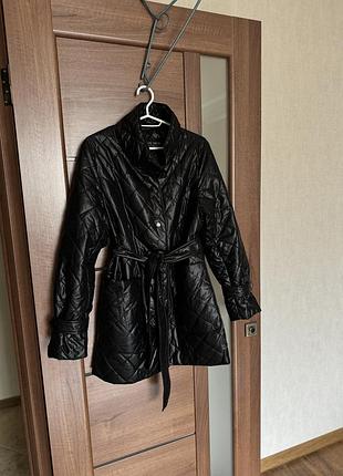 Стильное женское стеганое пальто с поясом курточка черная  в стиле chanel