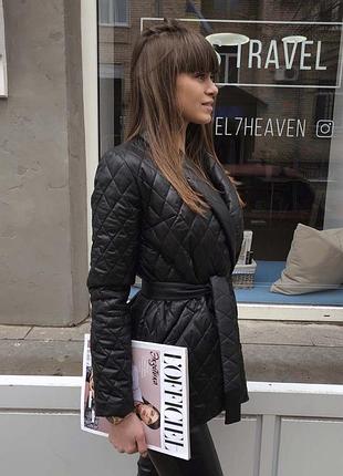 Стильное женское стеганое пальто с поясом курточка черная  в стиле chanel