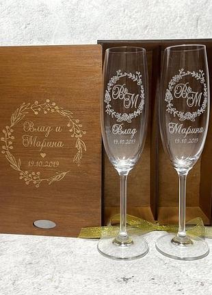 Бокалы bohemia с гравировкой "венок с инициалами" в коробке (тековое дерево)