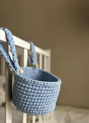 Вязаная корзина.