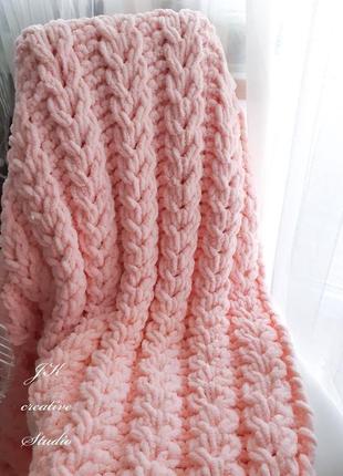 Плед handmade в пудровому кольорі з плюшевою пряжі