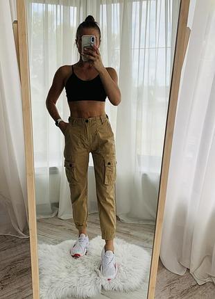 Карго брюки, бежевые карго от bershka рр s-m