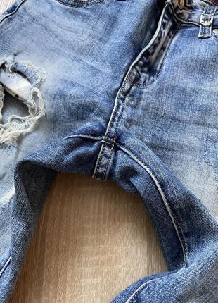 Рваные джинсы скины с дирками7 фото