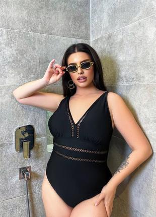 Суцільний купальник plus size класичний декольте вставка з мережива прошва декор утягуючий