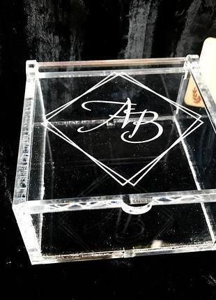 Акрилова скринька для кілець "ініціали" 10х10х5 см