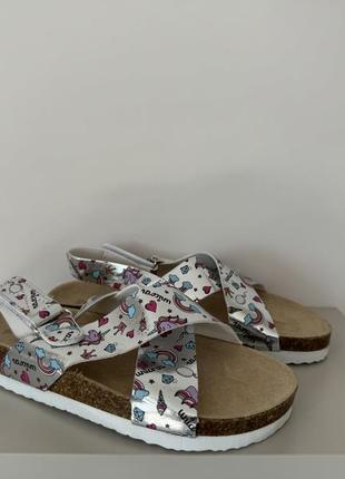 Босоножки новые