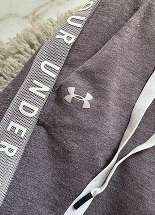 Легкие спортивные штаны under armour женские2 фото