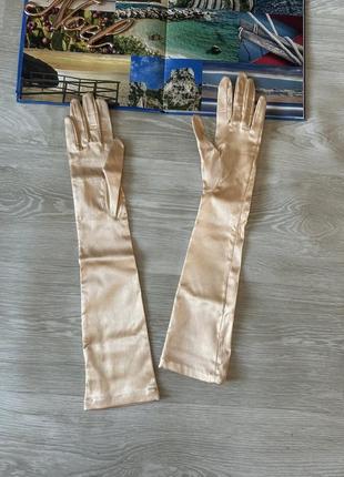 Длинные атласные перчатки