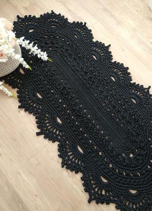 Чорний в'язаний килим ручної роботи