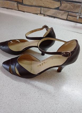 Вінтажні шкіряні босоніжки на підборах р. 23,5 см