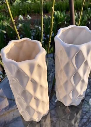 Порцелянова ваза для квітів в білому кольорі фарфор2 фото