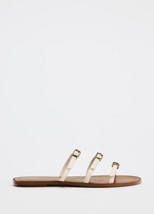 Открытые сандалии с кожаными ремешками