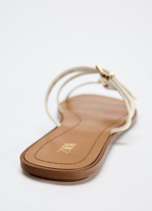 Открытые сандалии с кожаными ремешками