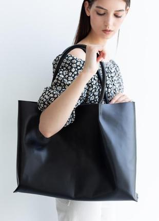 Объемная сумка шоппер sierra черного цвета из натуральной кожи с легким глянцевым эффектом1 фото
