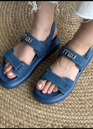 Босоніжки бренду miu miu