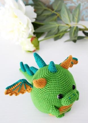 Вязаная игрушка сувенир зеленый дракон, символ удачи 2024, подарок для друзей и родных4 фото