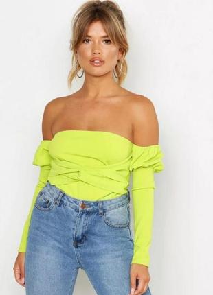 Топ  от  boohoo.
