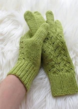Берет світло-зелений на осінь в'язаний із шерсті мериноса і ажурні рукавички подарунковий набір6 фото
