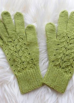 Берет світло-зелений на осінь в'язаний із шерсті мериноса і ажурні рукавички подарунковий набір4 фото