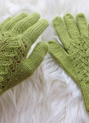 Берет світло-зелений на осінь в'язаний із шерсті мериноса і ажурні рукавички подарунковий набір5 фото