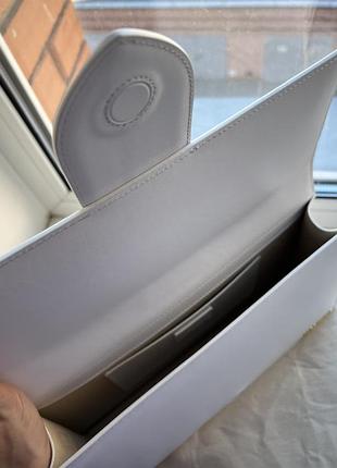 Сумка yves saint laurent біла є