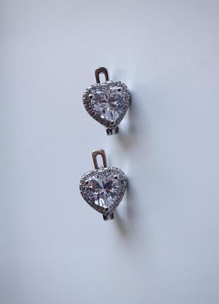 Оригинальные серебряные серьги с фианитами