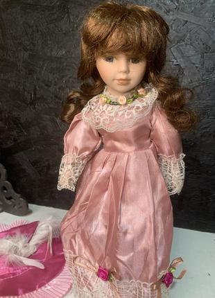 Лялька порцелянова, колекційна