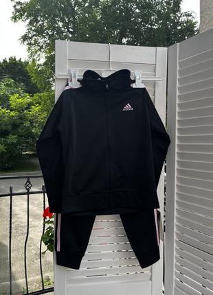 Спортивный костюм от adidas