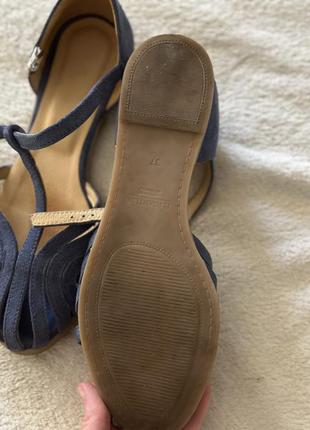 Сині сандалі