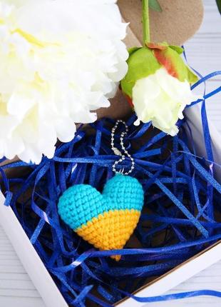 Патріотичний сувенір, брелок в національних кольорах, подарунковий набір "сердце україна"1 фото